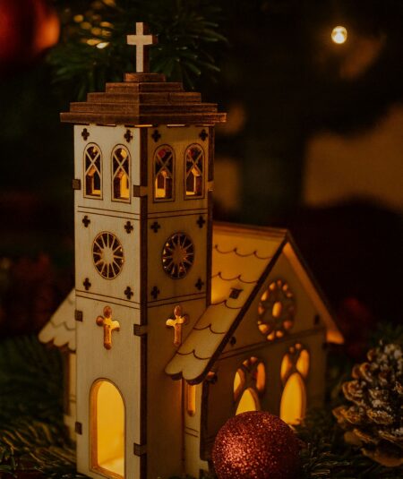 Božić drvena kućica drveni ukras kućica sa svijetlom repromaterijal za božić selo